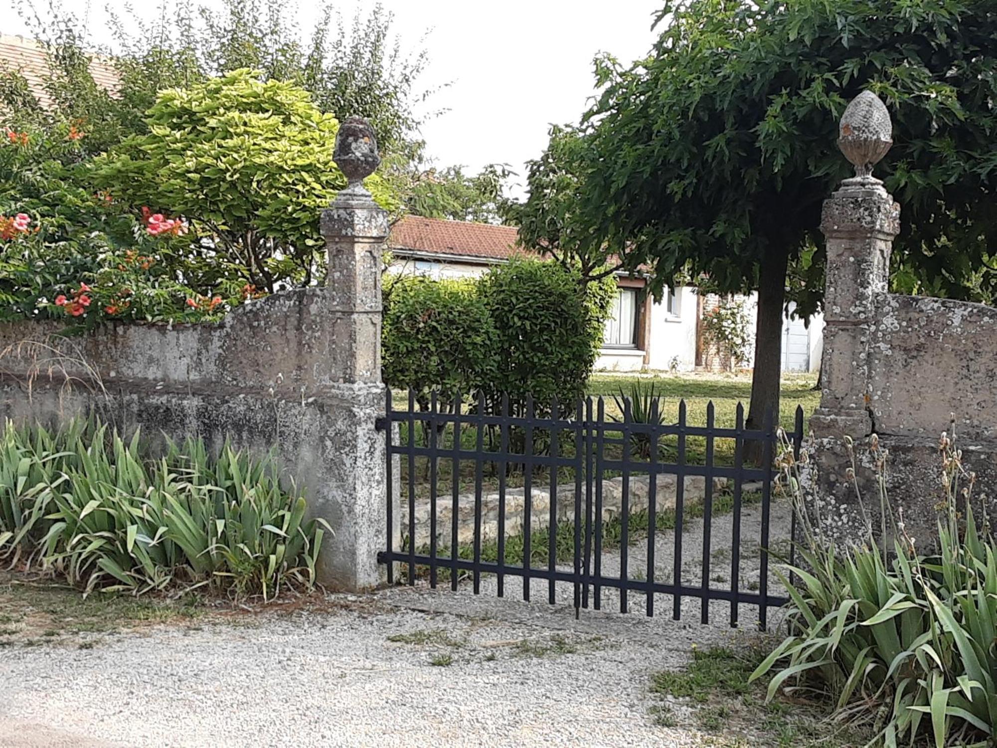Вилла Les Annexes Verdun-sur-le-Doubs Экстерьер фото